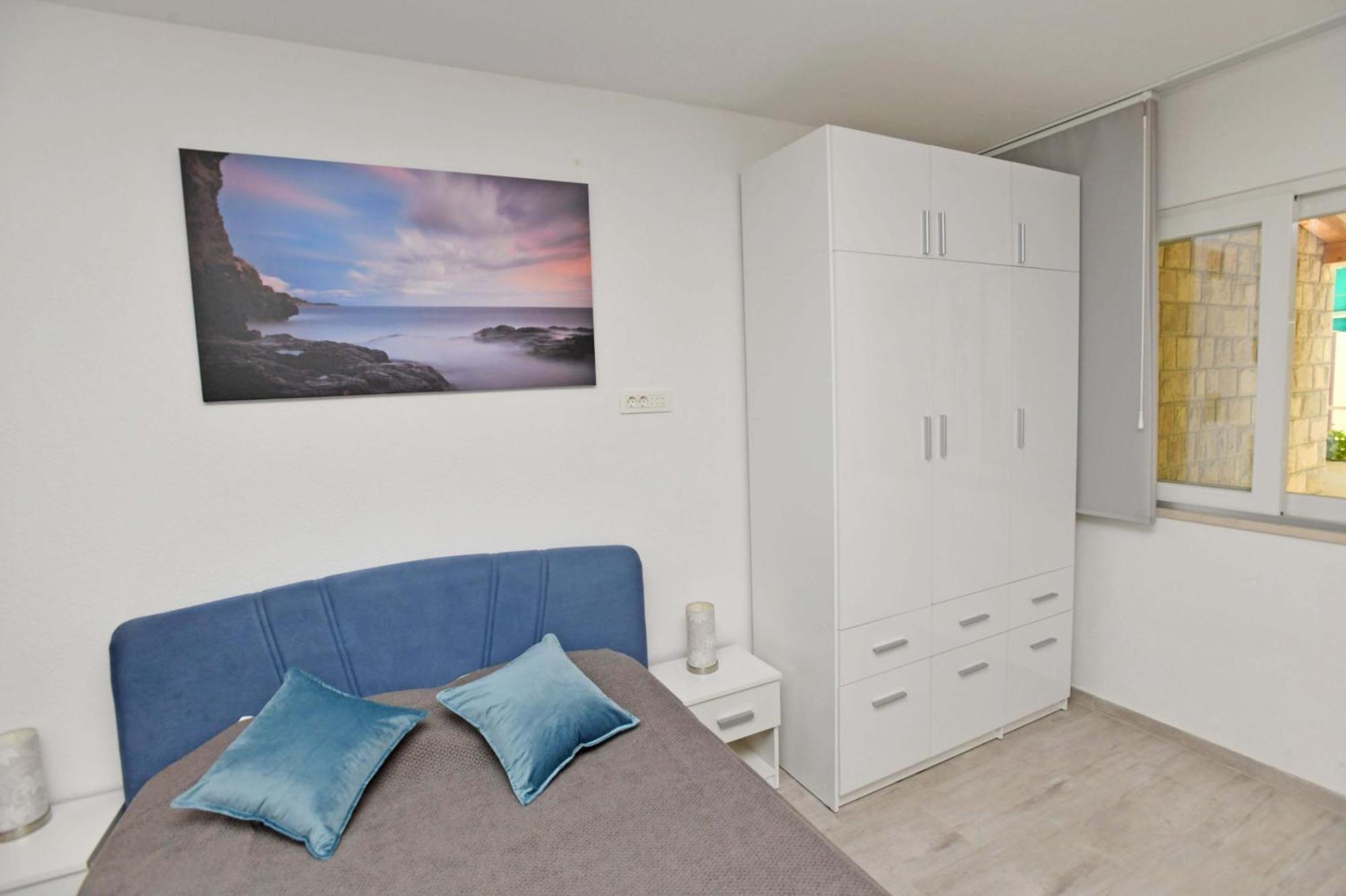 Ron Apartmán *